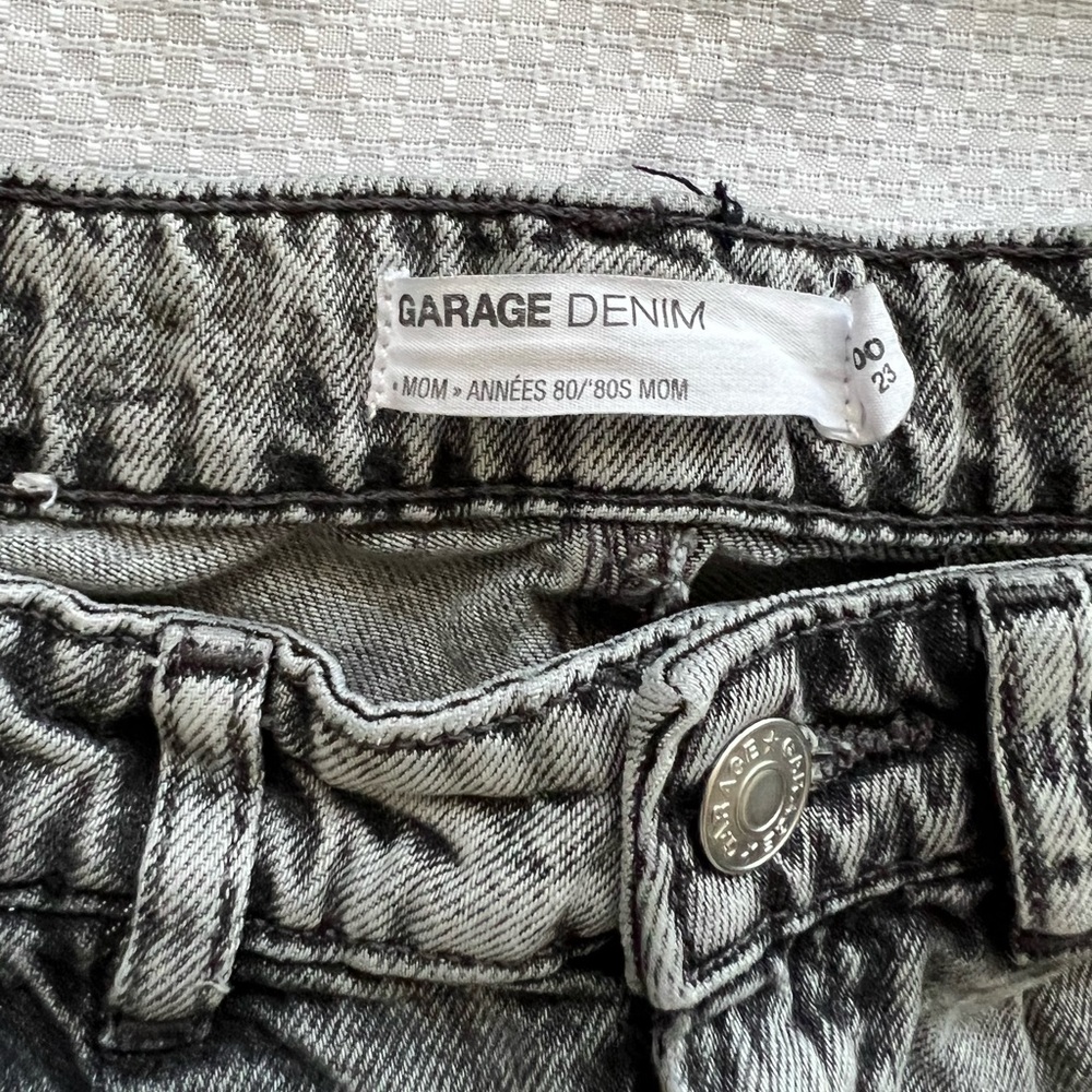 Grey acid wash denim mom jeans size: 23/00 GARAGE Denim Brand